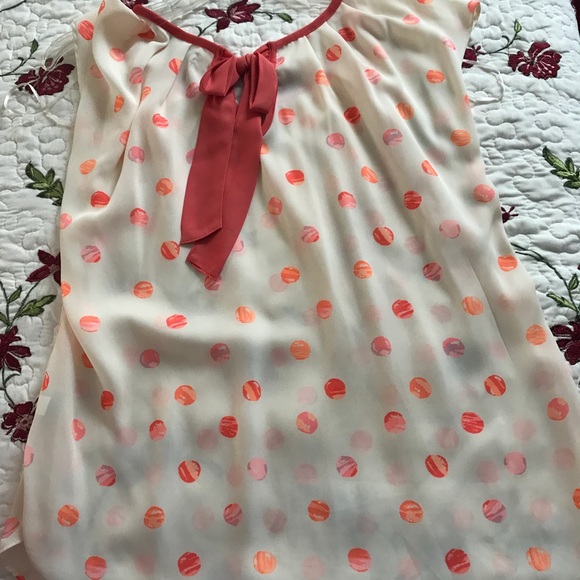 Cute sleeveless blouse and matching skirt. - Picture 4 of 5